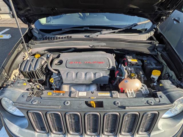 ジープ・レネゲード トレイルホーク・ビーツ・エディション　４ＷＤ／バックカメラ／クルーズコントロール／ルーフレール／クリアランスソナー／ＨＩＤヘッドライト／スマートキー／（59枚目）