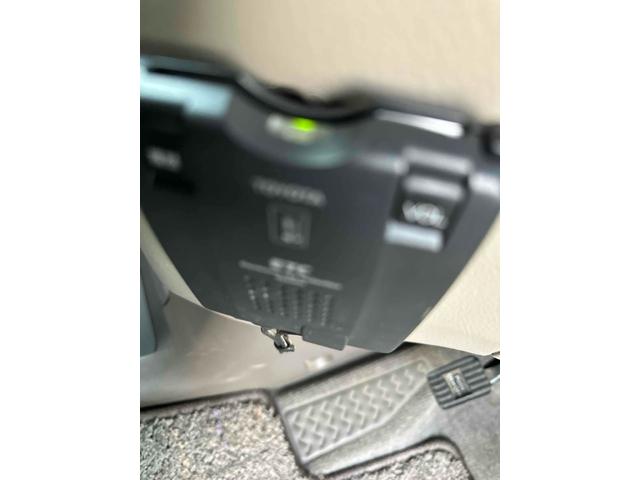 ノア Ｘ　ＥＴＣ　バックカメラ　両側スライドドア　キーレスエントリー　電動格納ミラー　３列シート　ＣＶＴ　アルミホイール　ＣＤ　ＤＶＤ再生　衝突安全ボディ　ＡＢＳ　エアコン　パワーステアリング　パワーウィンドウ（2枚目）