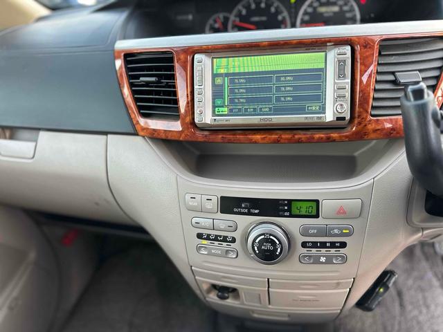 ノア Ｘ　ＥＴＣ　バックカメラ　両側スライドドア　キーレスエントリー　電動格納ミラー　３列シート　ＣＶＴ　アルミホイール　ＣＤ　ＤＶＤ再生　衝突安全ボディ　ＡＢＳ　エアコン　パワーステアリング　パワーウィンドウ（5枚目）