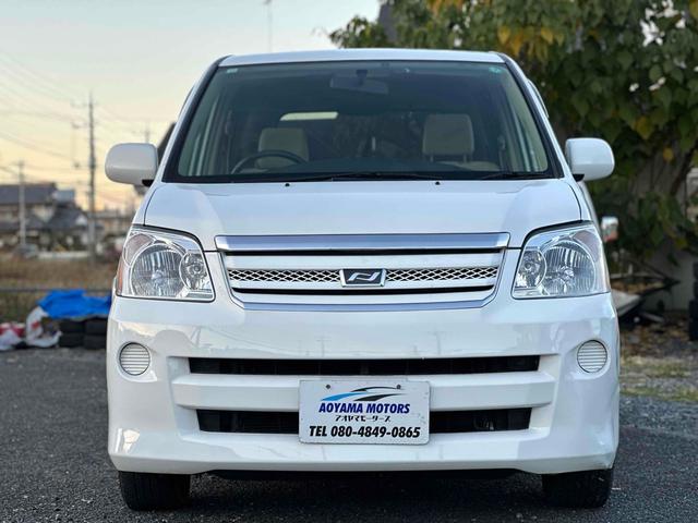 ノア Ｘ　ＥＴＣ　バックカメラ　両側スライドドア　キーレスエントリー　電動格納ミラー　３列シート　ＣＶＴ　アルミホイール　ＣＤ　ＤＶＤ再生　衝突安全ボディ　ＡＢＳ　エアコン　パワーステアリング　パワーウィンドウ（12枚目）