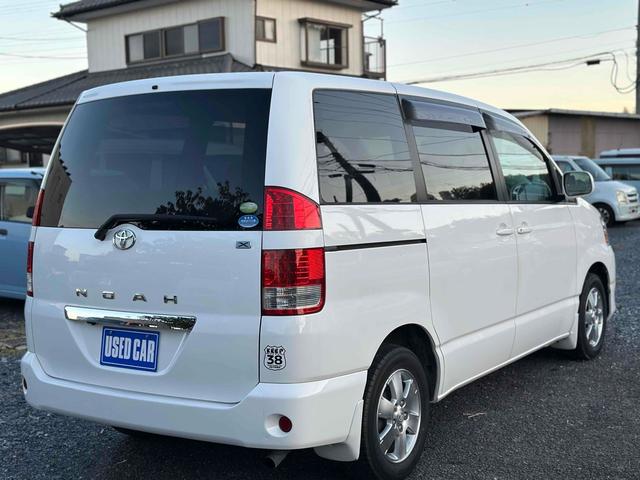 ノア Ｘ　ＥＴＣ　バックカメラ　両側スライドドア　キーレスエントリー　電動格納ミラー　３列シート　ＣＶＴ　アルミホイール　ＣＤ　ＤＶＤ再生　衝突安全ボディ　ＡＢＳ　エアコン　パワーステアリング　パワーウィンドウ（15枚目）