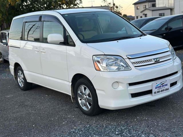 ノア Ｘ　ＥＴＣ　バックカメラ　両側スライドドア　キーレスエントリー　電動格納ミラー　３列シート　ＣＶＴ　アルミホイール　ＣＤ　ＤＶＤ再生　衝突安全ボディ　ＡＢＳ　エアコン　パワーステアリング　パワーウィンドウ（21枚目）