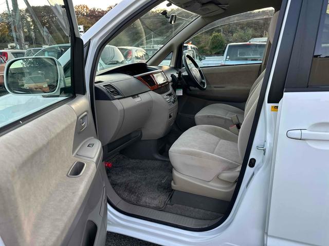 ノア Ｘ　ＥＴＣ　バックカメラ　両側スライドドア　キーレスエントリー　電動格納ミラー　３列シート　ＣＶＴ　アルミホイール　ＣＤ　ＤＶＤ再生　衝突安全ボディ　ＡＢＳ　エアコン　パワーステアリング　パワーウィンドウ（26枚目）