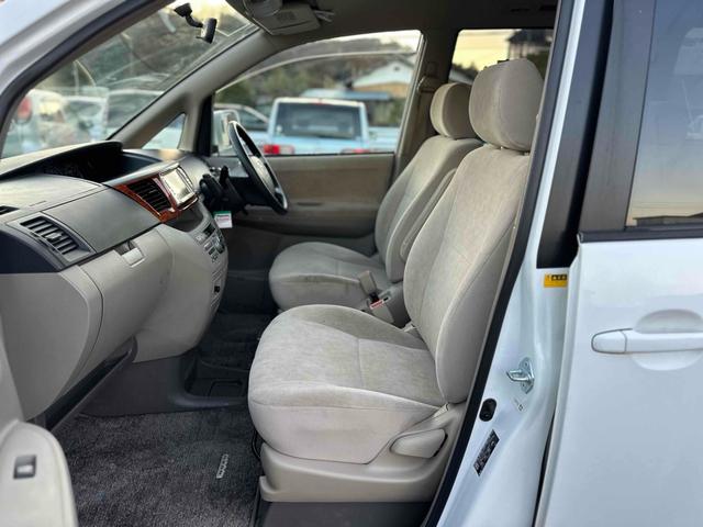 ノア Ｘ　ＥＴＣ　バックカメラ　両側スライドドア　キーレスエントリー　電動格納ミラー　３列シート　ＣＶＴ　アルミホイール　ＣＤ　ＤＶＤ再生　衝突安全ボディ　ＡＢＳ　エアコン　パワーステアリング　パワーウィンドウ（27枚目）