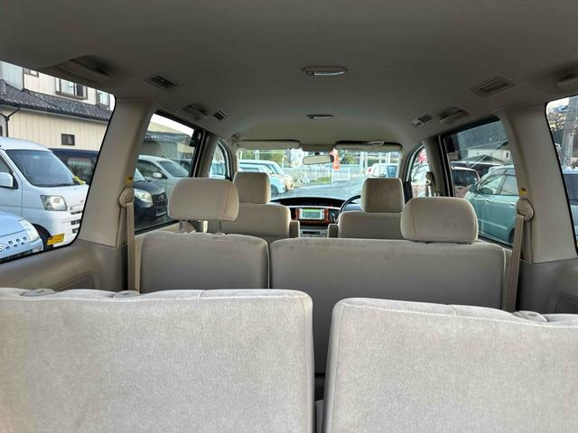 ノア Ｘ　ＥＴＣ　バックカメラ　両側スライドドア　キーレスエントリー　電動格納ミラー　３列シート　ＣＶＴ　アルミホイール　ＣＤ　ＤＶＤ再生　衝突安全ボディ　ＡＢＳ　エアコン　パワーステアリング　パワーウィンドウ（33枚目）