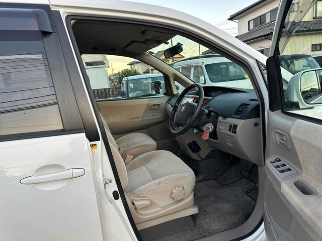 ノア Ｘ　ＥＴＣ　バックカメラ　両側スライドドア　キーレスエントリー　電動格納ミラー　３列シート　ＣＶＴ　アルミホイール　ＣＤ　ＤＶＤ再生　衝突安全ボディ　ＡＢＳ　エアコン　パワーステアリング　パワーウィンドウ（37枚目）