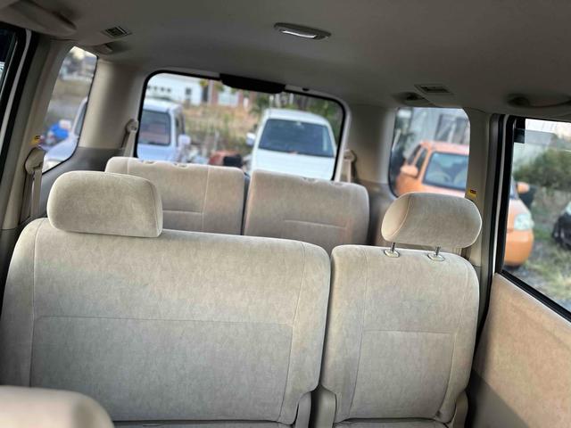 ノア Ｘ　ＥＴＣ　バックカメラ　両側スライドドア　キーレスエントリー　電動格納ミラー　３列シート　ＣＶＴ　アルミホイール　ＣＤ　ＤＶＤ再生　衝突安全ボディ　ＡＢＳ　エアコン　パワーステアリング　パワーウィンドウ（38枚目）