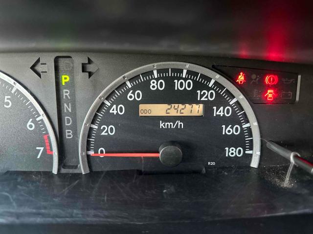 ノア Ｘ　ＥＴＣ　バックカメラ　両側スライドドア　キーレスエントリー　電動格納ミラー　３列シート　ＣＶＴ　アルミホイール　ＣＤ　ＤＶＤ再生　衝突安全ボディ　ＡＢＳ　エアコン　パワーステアリング　パワーウィンドウ（39枚目）