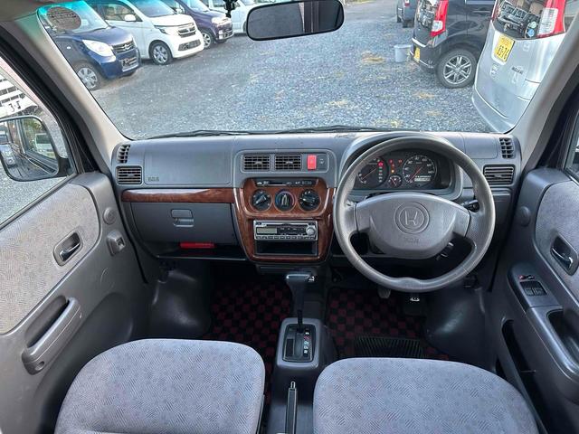 毎回座るフロントシート。運転席は必ず使用する部分ですので、座り心地が重要です！