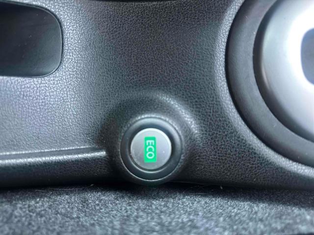 ノート Ｘ　ＤＩＧ－Ｓ　ＥＴＣ　ナビ　ＴＶ　アルミホイール　スマートキー　アイドリングストップ　電動格納ミラー　ＣＶＴ　盗難防止システム　衝突安全ボディ　ＡＢＳ　ＣＤ　ミュージックプレイヤー接続可　エアコン（8枚目）