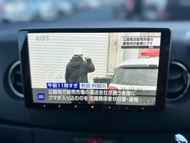 ルクラカスタム Ｒ　バックカメラ　ナビ　ＴＶ　ＨＩＤ　スマートキー　電動格納ミラー　ＣＶＴ　盗難防止システム　ＡＢＳ　ＵＳＢ　ミュージックプレイヤー接続可　Ｂｌｕｅｔｏｏｔｈ　アルミホイール　衝突安全ボディ　エアコン（4枚目）