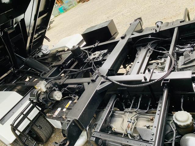 フォワード 　三転ダンプ　ＥＴＣ　キーレース　６速マニュアル最大積載量３３００ｋｇ（24枚目）