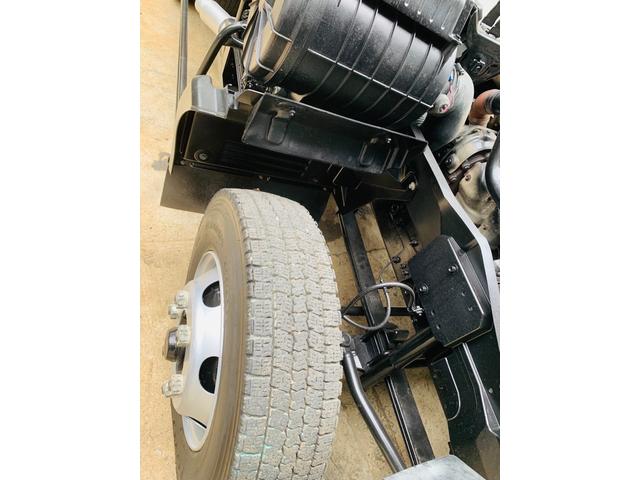 フォワード 　三転ダンプ　ＥＴＣ　キーレース　６速マニュアル最大積載量３３００ｋｇ（32枚目）