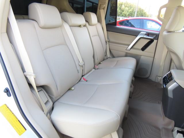 ランドクルーザープラド ＴＸ　Ｌパッケージ　ＴＲＤエアロ＆マフラー　オプション１９インチＡＷ＆ブラックルーフレール　９インチＴコネクトナビ　マルチテレインモニター　ムーンルーフ　ベージュ革　シートヒーター＆エアコン　リアフォグ　セーフティセンス（63枚目）