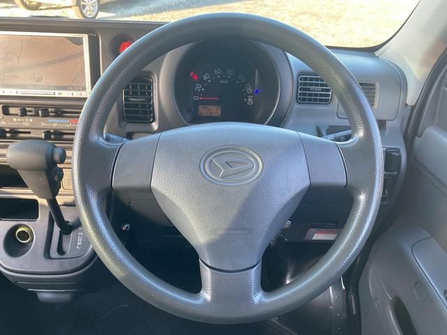 ハイゼットカーゴ ＤＸ　運転席エアバック　助手席エアバック　キーレス　ＥＴＣ付　パワーウィンドウ　パワステ　鉄チンホイール　フルフラットシート　ナビ付き（3枚目）