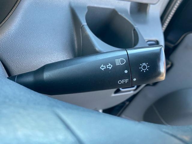 ハイゼットカーゴ ＤＸ　運転席エアバック　助手席エアバック　キーレス　ＥＴＣ付　パワーウィンドウ　パワステ　鉄チンホイール　フルフラットシート　ナビ付き（6枚目）