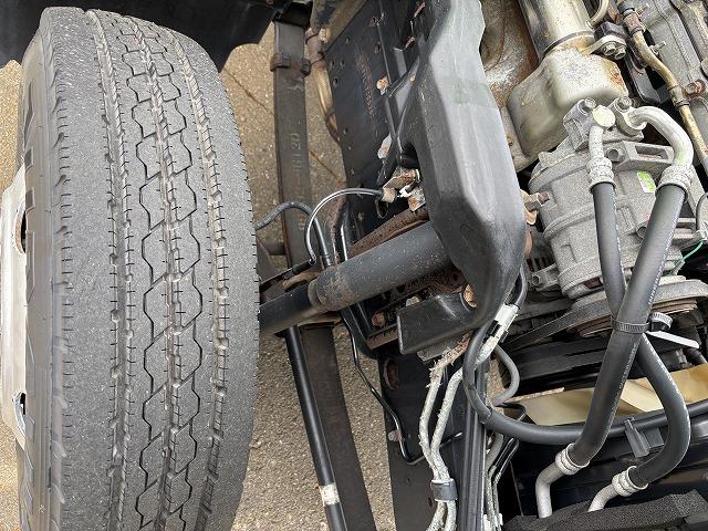 アトラストラック 　クレーン付平ボディ　上物古河ユニック　４段ブーム　ラジコン（無線）　フックイン　２．６ｔ吊り　荷台寸法３２７ｘ１８１ｘ３７　荷台床縞鉄板　積載３ｔ　燃焼不要　走行１．２万ｋｍ　５速ミッション（52枚目）