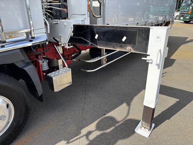 ヒノレンジャー  クレーン付アルミブロック平ボディ 上物古河ユニック 4段ブーム ラジコン(無線) フックイン 2.9t吊り 角足&差し違いアウトリガー 荷台寸法550x223x69 荷台床板張り 積載1.8t(21枚目)