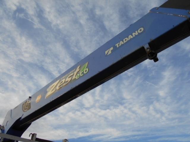 ファイター  クレーン付き平ボディ 上物タダノ製 5段ブーム ラジコン(無線) フックイン 2.93t吊り 角足&差し違いアウトリガー 荷台寸557x213x39 荷台床縞鉄板張り 内フック5対 アオリ開閉サポート(20枚目)