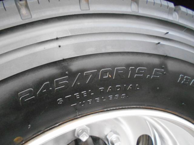 ファイター  クレーン付き平ボディ 上物タダノ製 5段ブーム ラジコン(無線) フックイン 2.93t吊り 角足&差し違いアウトリガー 荷台寸557x213x39 荷台床縞鉄板張り 内フック5対 アオリ開閉サポート(43枚目)