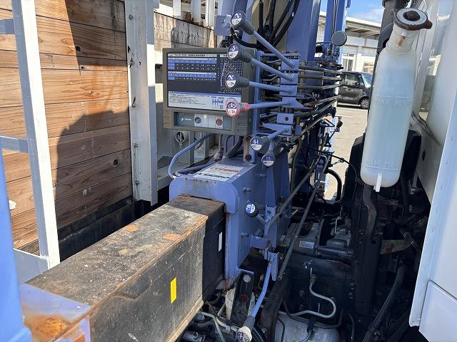 フォワード クレーン付ハイジャッキ 上物タダノ製 3段ブーム フックイン 2.9t吊り ロングジャッキ 荷台寸法491x224x19 荷台床板張り 積載1.95t 歩み掛け有 ロープ穴 走行5.2万km(24枚目)