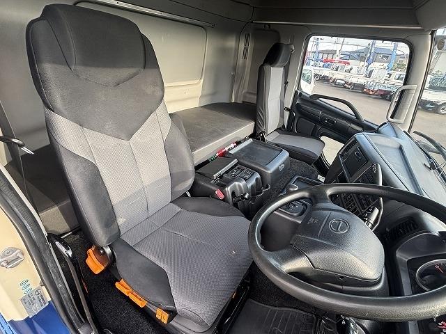 プロフィア トレーラーヘッド 第5輪荷重11.4t ハイルーフ 後輪エアサス 450馬力 リターダー付 AT(プロシフト)3ペダル 走行59.8万km アルミホイール バックモニター付(10枚目)