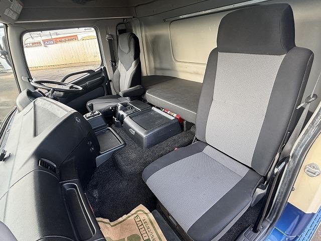 プロフィア トレーラーヘッド 第5輪荷重11.4t ハイルーフ 後輪エアサス 450馬力 リターダー付 AT(プロシフト)3ペダル 走行59.8万km アルミホイール バックモニター付(12枚目)