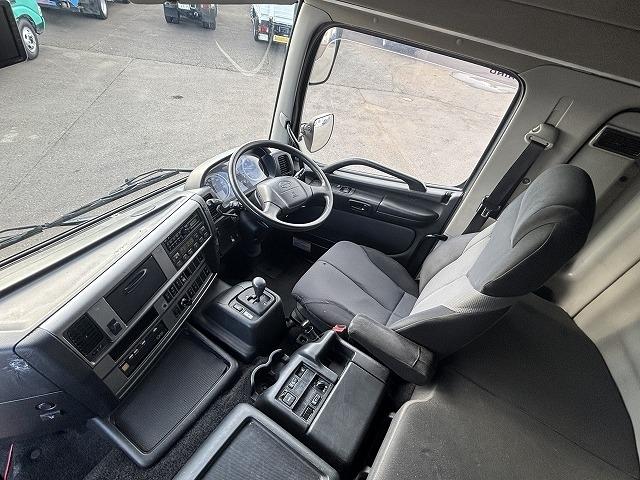 プロフィア トレーラーヘッド 第5輪荷重11.4t ハイルーフ 後輪エアサス 450馬力 リターダー付 AT(プロシフト)3ペダル 走行59.8万km アルミホイール バックモニター付(13枚目)