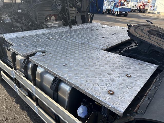 プロフィア トレーラーヘッド 第5輪荷重11.4t ハイルーフ 後輪エアサス 450馬力 リターダー付 AT(プロシフト)3ペダル 走行59.8万km アルミホイール バックモニター付(30枚目)