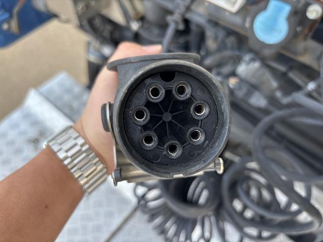 プロフィア トレーラーヘッド 第5輪荷重11.4t ハイルーフ 後輪エアサス 450馬力 リターダー付 AT(プロシフト)3ペダル 走行59.8万km アルミホイール バックモニター付(35枚目)