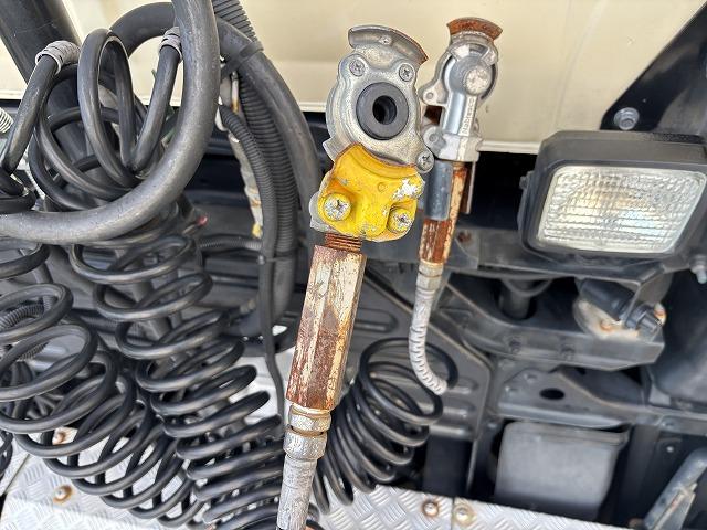 プロフィア トレーラーヘッド 第5輪荷重11.4t ハイルーフ 後輪エアサス 450馬力 リターダー付 AT(プロシフト)3ペダル 走行59.8万km アルミホイール バックモニター付(43枚目)