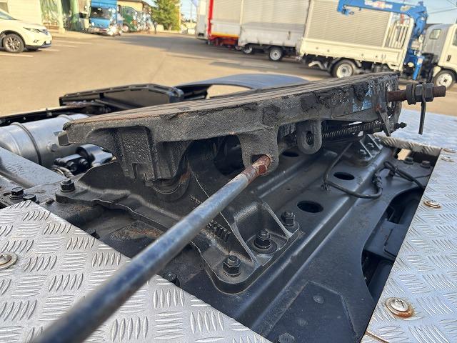 プロフィア トレーラーヘッド 第5輪荷重11.4t ハイルーフ 後輪エアサス 450馬力 リターダー付 AT(プロシフト)3ペダル 走行59.8万km アルミホイール バックモニター付(46枚目)