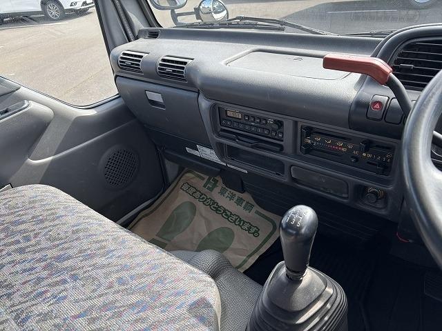 エルフトラック クレーン付平ボディ 上物タダノ製 4段ブーム ラジコン(無線) 2.6t吊り フックイン 荷台寸法371×180×38 標準ロングボディ 荷台床鉄板/板張り 積載2t アオリ5方開(12枚目)