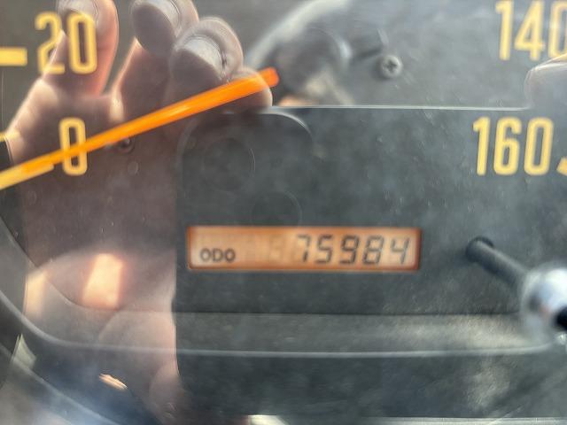 エルフトラック クレーン付平ボディ 上物タダノ製 4段ブーム ラジコン(無線) 2.6t吊り フックイン 荷台寸法371×180×38 標準ロングボディ 荷台床鉄板/板張り 積載2t アオリ5方開(16枚目)