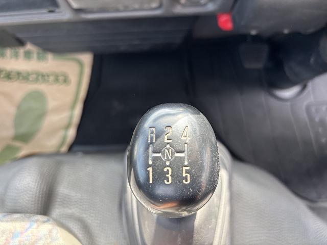 エルフトラック クレーン付平ボディ 上物タダノ製 4段ブーム ラジコン(無線) 2.6t吊り フックイン 荷台寸法371×180×38 標準ロングボディ 荷台床鉄板/板張り 積載2t アオリ5方開(18枚目)