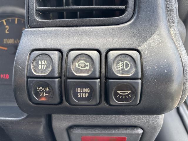 エルフトラック クレーン付平ボディ 上物タダノ製 4段ブーム ラジコン(無線) 2.6t吊り フックイン 荷台寸法371×180×38 標準ロングボディ 荷台床鉄板/板張り 積載2t アオリ5方開(21枚目)