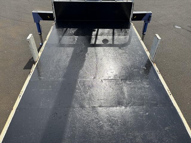 エルフトラック クレーン付平ボディ 上物タダノ製 4段ブーム ラジコン(無線) 2.6t吊り フックイン 荷台寸法371×180×38 標準ロングボディ 荷台床鉄板/板張り 積載2t アオリ5方開(24枚目)