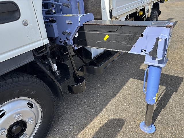 エルフトラック クレーン付平ボディ 上物タダノ製 4段ブーム ラジコン(無線) 2.6t吊り フックイン 荷台寸法371×180×38 標準ロングボディ 荷台床鉄板/板張り 積載2t アオリ5方開(27枚目)