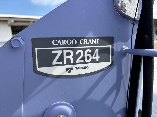 エルフトラック クレーン付平ボディ 上物タダノ製 4段ブーム ラジコン(無線) 2.6t吊り フックイン 荷台寸法371×180×38 標準ロングボディ 荷台床鉄板/板張り 積載2t アオリ5方開(28枚目)