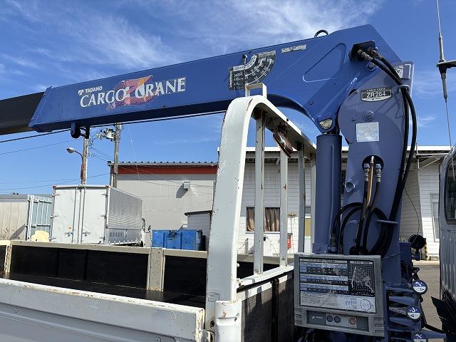 エルフトラック クレーン付平ボディ 上物タダノ製 4段ブーム ラジコン(無線) 2.6t吊り フックイン 荷台寸法371×180×38 標準ロングボディ 荷台床鉄板/板張り 積載2t アオリ5方開(29枚目)