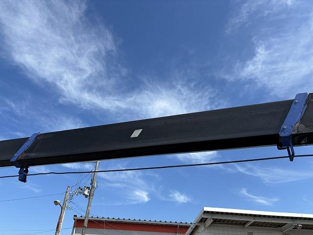 エルフトラック クレーン付平ボディ 上物タダノ製 4段ブーム ラジコン(無線) 2.6t吊り フックイン 荷台寸法371×180×38 標準ロングボディ 荷台床鉄板/板張り 積載2t アオリ5方開(31枚目)