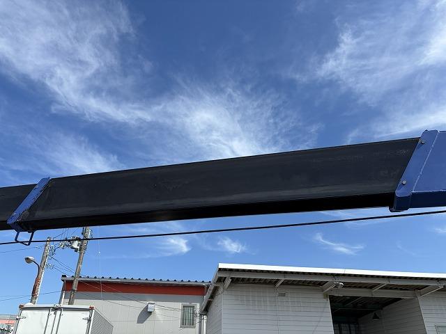 エルフトラック クレーン付平ボディ 上物タダノ製 4段ブーム ラジコン(無線) 2.6t吊り フックイン 荷台寸法371×180×38 標準ロングボディ 荷台床鉄板/板張り 積載2t アオリ5方開(33枚目)