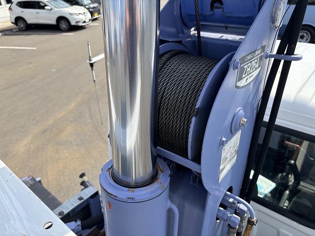 エルフトラック クレーン付平ボディ 上物タダノ製 4段ブーム ラジコン(無線) 2.6t吊り フックイン 荷台寸法371×180×38 標準ロングボディ 荷台床鉄板/板張り 積載2t アオリ5方開(35枚目)