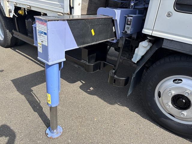 エルフトラック クレーン付平ボディ 上物タダノ製 4段ブーム ラジコン(無線) 2.6t吊り フックイン 荷台寸法371×180×38 標準ロングボディ 荷台床鉄板/板張り 積載2t アオリ5方開(39枚目)