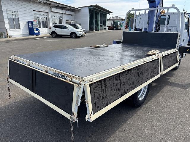 エルフトラック クレーン付平ボディ 上物タダノ製 4段ブーム ラジコン(無線) 2.6t吊り フックイン 荷台寸法371×180×38 標準ロングボディ 荷台床鉄板/板張り 積載2t アオリ5方開(43枚目)