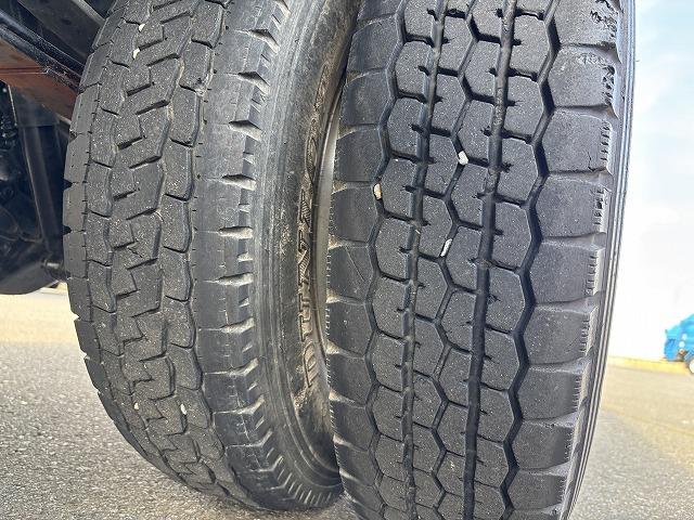 エルフトラック クレーン付平ボディ 上物タダノ製 4段ブーム ラジコン(無線) 2.6t吊り フックイン 荷台寸法371×180×38 標準ロングボディ 荷台床鉄板/板張り 積載2t アオリ5方開(60枚目)