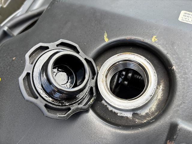 エルフトラック クレーン付平ボディ 上物タダノ製 4段ブーム ラジコン(無線) 2.6t吊り フックイン 荷台寸法371×180×38 標準ロングボディ 荷台床鉄板/板張り 積載2t アオリ5方開(61枚目)