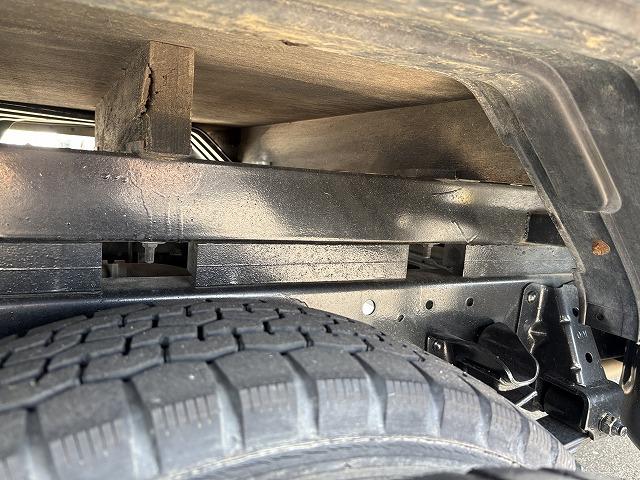 エルフトラック クレーン付平ボディ 上物タダノ製 4段ブーム ラジコン(無線) 2.6t吊り フックイン 荷台寸法371×180×38 標準ロングボディ 荷台床鉄板/板張り 積載2t アオリ5方開(74枚目)