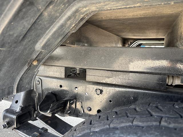 エルフトラック クレーン付平ボディ 上物タダノ製 4段ブーム ラジコン(無線) 2.6t吊り フックイン 荷台寸法371×180×38 標準ロングボディ 荷台床鉄板/板張り 積載2t アオリ5方開(76枚目)