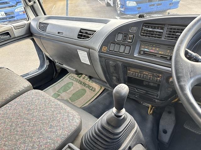 フォワード ローダーダンプ 上物花見台製 スライドボディ 荷台寸法400x208x24 荷台床鉄板張り 積載3t アオリ3方開 ロックピン付 シートキャリア付 ベットスペース有 燃焼不要♪ 6速ミッション(12枚目)